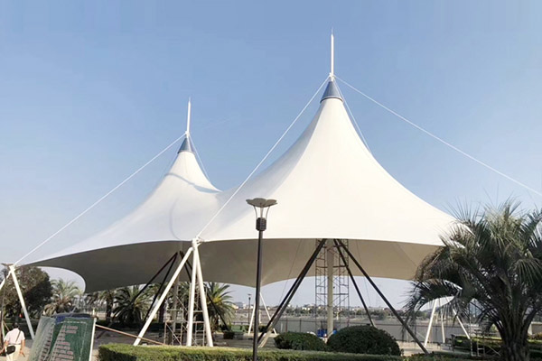 北京膜結(jié)構(gòu)造型分為兩部分，冠頂膜與裙形單元